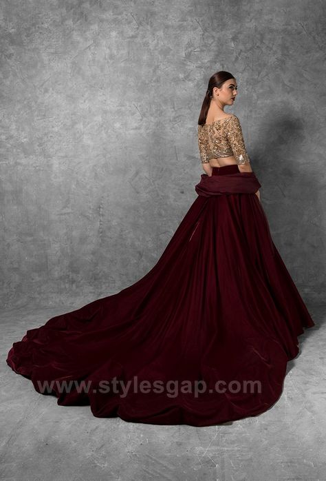 Lehenga With Trail, Mehndi Designs For Diwali, Weading Dress, Maroon Lehenga, Black Lehenga, Velvet Dress Designs, Lehnga Dress, Designer Bridal Lehenga, Latest Mehndi