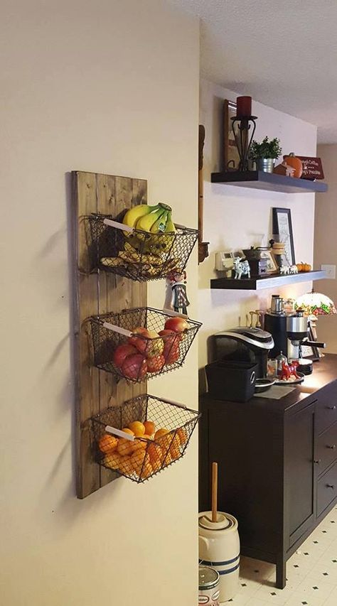 Coole Idee um Lebensmittel oder Küchenutensilien aufzubewahren! Interior Mirror, Small Kitchen Decor, Salon Ideas, Higher Dose, Wall Ideas, Interior Ideas, Beauty Videos, Diy Kitchen, Kitchen Organization