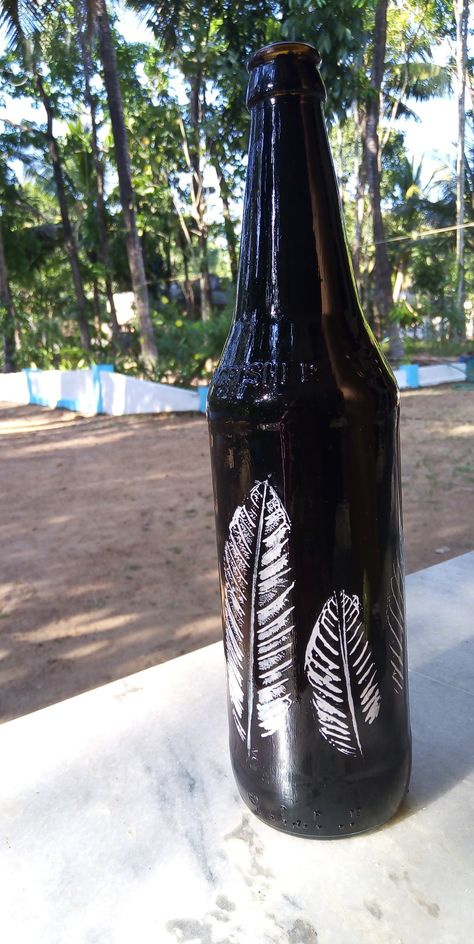 #bottle_art#Black_and_white#leaf#leaf_art#painting#bottle_painting White Leaf, Bottle Painting, Leaf Art, White Paint, Bottle Art, Art Black, Silver Leaf, White Paints, Beer Bottle