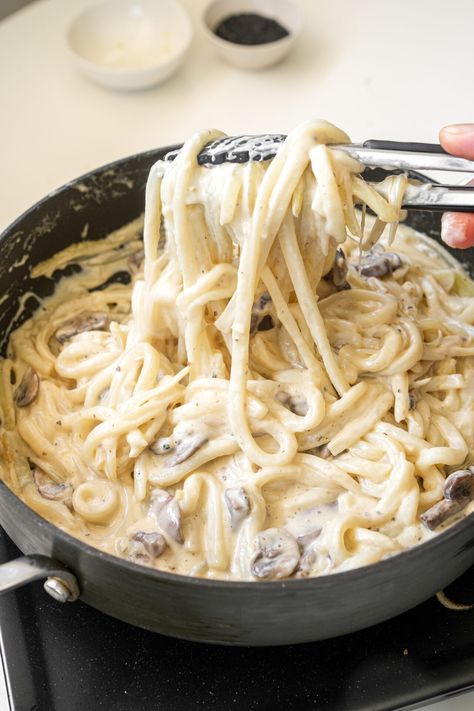 Creamy Miso Mushroom Udon - One Happy Bite Miso Mushroom Udon, Creamy Miso Udon, Miso Mushrooms, Beef Yaki Udon, Mushroom Udon, Enoki Mushroom Recipe, Miso Udon, Miso Recipes, Udon Recipe