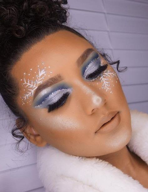 Christmas Make Up Looks, Snowflake Makeup, Ice Queen Makeup, Christmas Makeup Looks, Christmas Makeup Ideas, Xmas Makeup, Christmas Eye Makeup, Makeup Christmas, Christmas Makeup Look