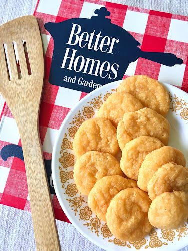 Cheese Biscuit Crackers, Kraft Old English Cheese Recipes, Old English Cheese Recipes, Cheese Pennies Recipe, Cheese Cookies Recipe, Cheese Cracker Recipe, Pub Cheese, English Cheese, Savory Snack Recipes