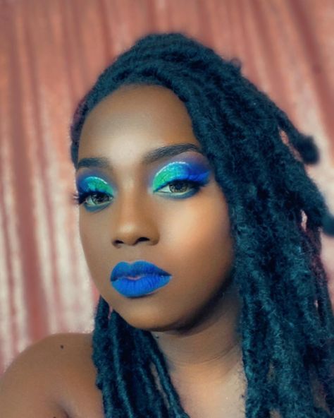 Bright Blue Eyeshadow Looks, Blue And Green Makeup Looks, Blue And Green Eyeshadow Looks, Crazy Blue Makeup, Teal Eyeshadow Looks Black Women, Blue Green Eyeshadow, Blue Eyeshadow Black Women, Aqua Eyeshadow, Mint Eyeshadow