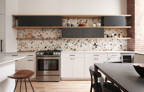 Terrazzo Kitchen Countertops, Terrazzo Backsplash, Cramped Kitchen, Terrazzo Kitchen, Decor Cozinha, Park Slope, Kitchen Ceiling, 아파트 인테리어, Interior Renovation