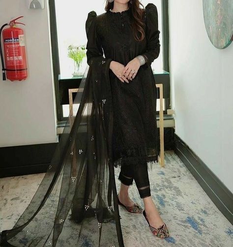 Sut Dijain, Short Dress Outfit Ideas, Short Dress Ideas, Latest Short Dresses, Winter Dress Boots, Black Dress Design, Short Dress Outfit, Dress Boots Outfit, Fall Outfits Dress