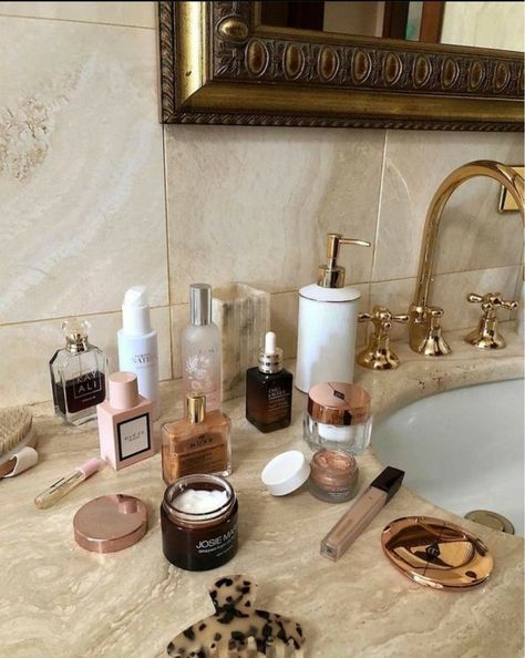 Bathroom Shelfie, Stevie Shay, Olaplex Shampoo, Elemis Pro Collagen, Bathroom Counter, Vogue Beauty, روتين العناية بالبشرة, Beauty Skin Care Routine, Aesthetic Makeup