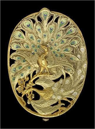 Belt buckle with two peacocks, about 1900. For Georges Fouquet (French, 1862–1957) Georges Fouquet, Art Nouveau Jewellery, Bijoux Art Nouveau, Peacock Art, French Jewelry, Nouveau Jewelry, Egyptian Revival, The Peacock, Art Nouveau Jewelry