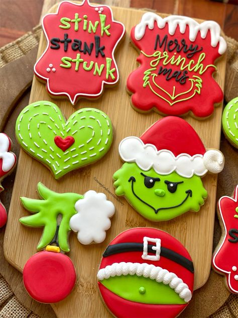 No Chill Sugar Cookies, Iced Christmas Cookies, Decorated Christmas Cookies, Christmas Sugar Cookies Decorated, Grinch Cookies, Cute Christmas Cookies, Royal Iced Cookies, Sugar Cookie Royal Icing, Iced Sugar Cookies