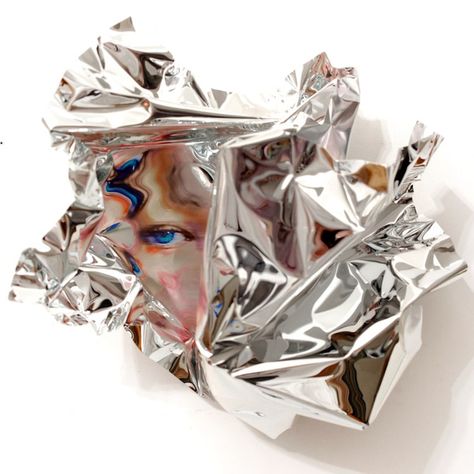 martin c herbst hidden treasures reflective portraits These oil paintings cast reflections on the crumpled, aluminum surface. Distortion Photography, Distortion Art, Hidden Art, Art Alevel, Gcse Art Sketchbook, Reflection Art, Reflection Photography, Deco Luminaire, Gcse Art