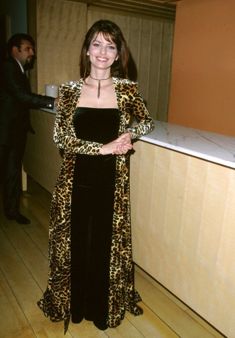 Shania Twain 90s, Velvet Dresses Outfit, 90s Fashion Women, Leopard Print Fashion, Great Outfits, Country Music Awards, 90s Hip Hop Fashion, Pop Queen, Country Pop