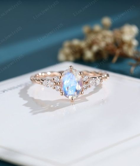 Oval Shaped Engagement Rings, Opal Engagement Ring Rose Gold, Moonstone Engagement Ring Rose Gold, Vintage Opal Engagement Ring, Rose Gold Engagement Ring Vintage, Twisted Ring, Cute Engagement Rings, Agate Engagement Ring, Engagement Ring Rose Gold