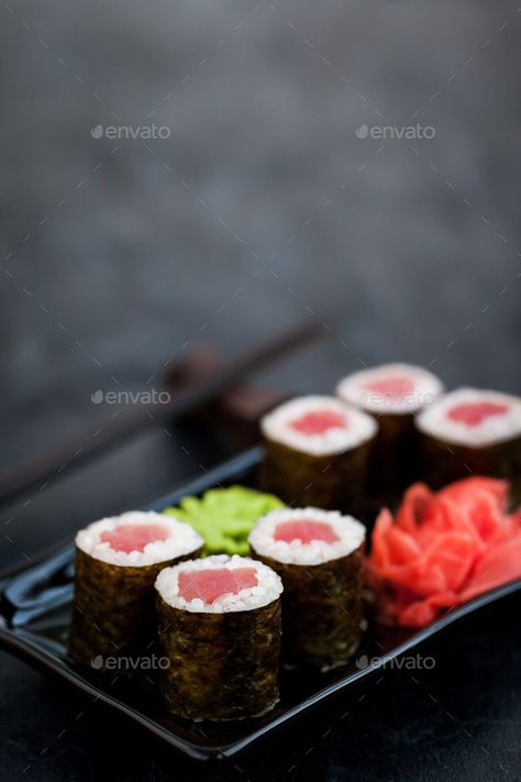 Maki Sushi, Sushi Photo, Sushi Food Photography, Sushi Bake Photography, Sushi White Background, Tuna Maki Sushi, Healthy Sushi, Crumb Coffee Cakes, Coffee Cupcakes