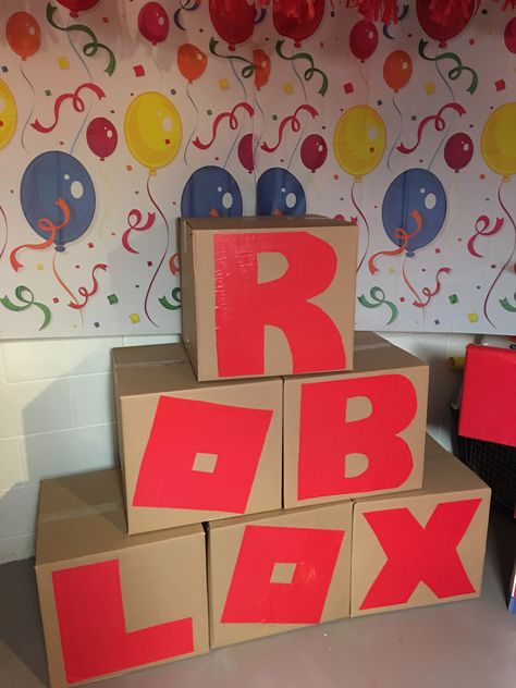 Roblox Box Ideas, Roblox Birthday Party Ideas Printables, Birthday Roblox Party Ideas, Roblox Birthday Party Ideas Decor, Roblox Party Ideas For Boys, Diy Roblox Party Decorations, Roblox Decoration Ideas, Roblox Birthday Party Ideas For Boys, Roblox Birthday Decorations