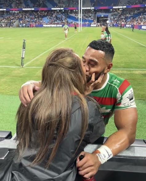 Rugby Bf And Gf Aesthetic, Rugby Wife Aesthetic, Rugby Girlfriend Aesthetic, Rugby Boyfriend Aesthetic, Rugby Player Aesthetic, Wag Soccer, Rugby Couple, Rugby Boyfriend, Rugby Girlfriend