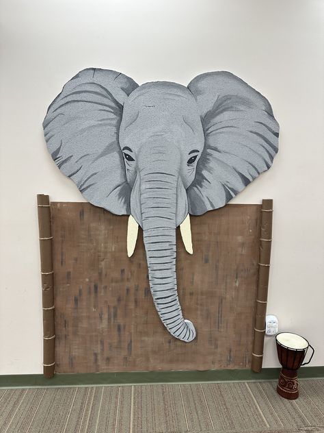 Safari Parade Float Ideas, Safari Diy Decorations, Diy Jungle Animals, Diy Elephant Decor, Diy Safari Tree, Cardboard Safari Animals, Diy Cardboard Safari Animals, Diy Jungle Decorations, Cardboard Jungle Animals