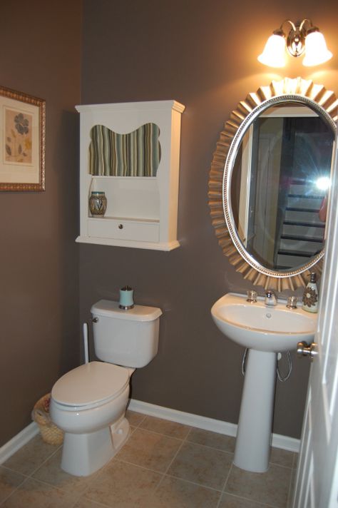 Benjamin Moore Whitall Brown.     <3 this color... Trending Bathroom Colors, Powder Room Paint Colors, Small Bathroom Paint Colors, Powder Room Paint, Bathroom Wall Colors, Best Bathroom Colors, Small Bathroom Paint, Small Bathroom Colors, Bright Bathroom