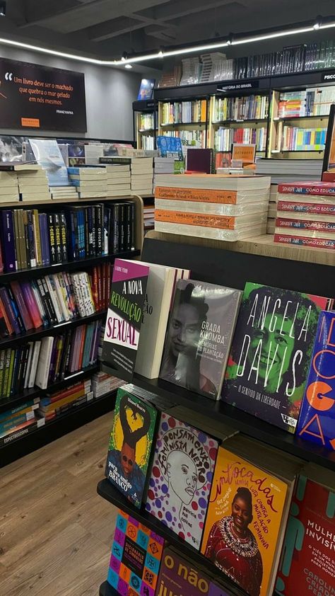 Just a click of a book store... Really Good Comebacks, Snap Streak Ideas Easy, Good Comebacks, Ayat Al-quran, Story Ideas Pictures, Selfie Ideas Instagram, Fake Pictures, Cute Wallpaper For Phone, Foto Ideas Instagram