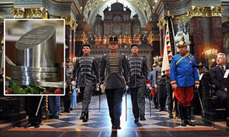 End of Royal dynasty as Otto von Habsburg is laid to rest... and his heart is buried in a crypt 85 miles away in different country Green Lake Austria, Hungarian Flag, Habsburg Austria, Austrian Empire, Tyrol Austria, Innsbruck Austria, Austro Hungarian, European Royalty, Different Countries