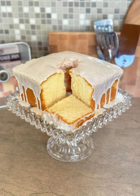 Pound Cake Frosting, 7 Up Cake Recipe, Mile High Pound Cake, Cake Goop, Red Velvet Pound Cake, 7up Cake Recipe, Cakes Red Velvet, Homemade Sweet Potato Pie, Pond Cake