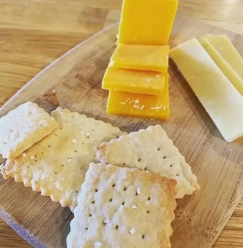 Old Fashioned Soda (Saltine) Crackers Crackers Homemade, Snacks Crackers, Cottage Meals, Cottage Recipes, Soda Crackers, Crackers Recipe, Homemade Crackers, Saltine Crackers, Cracker Recipes