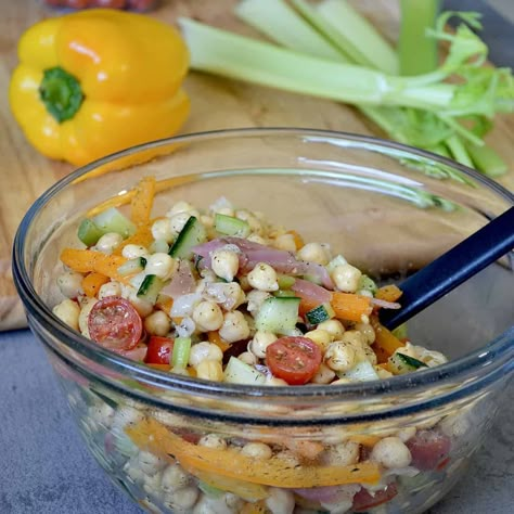 Weight Watchers Chickpea Salad Weight Watchers Chick Pea Salad, Weight Watchers Salads, Ww Lunches, Ww Meal Prep, Ww 2023, Weight Watchers Salad, Cooking Garbanzo Beans, Chicken Peas, Ww Salads