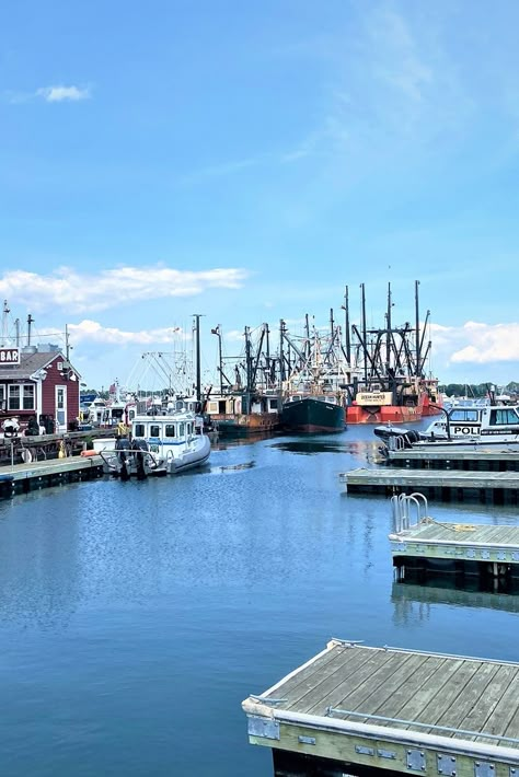 Before the Civil War, New Bedford became a center for whaling and shipbuilding. The New Bedford Pier 3 is a beautiful spot to spend the day. It's also near the harbor where you can watch fisherman bring in their catch of the day. If you are looking for a relaxing place to spend an afternoon or evening with friends or family then this is definitely worth checking out! 📸: Lindsay E Durant #travel #traveldestination #aesthetic #Traveltips New Bedford Massachusetts, Bedford Massachusetts, Evening With Friends, York Pennsylvania, New England Travel, Catch Of The Day, New Bedford, Relaxing Places, District Of Columbia