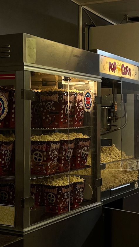 Movie Popcorn Aesthetic, Movie Theatre Popcorn, Theater Aesthetic, Movie Theater Aesthetic, Drive In Cinema, Theater Popcorn, Vintage Movie Theater, Movie Food, Movie Theater Popcorn