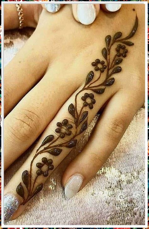 Looking for inspiration for beautiful and simple henna designs? Look no further! Explore a variety of stunning henna patterns and get creative with your next henna design. Whether you're a beginner or a seasoned pro, these simple henna designs are sure to impress. Check them out now! Jewish Henna Designs, Simple Flower Henna Designs, Hippy Henna, Hena Arts, Beginner Mehndi Designs, Basic Henna Designs, Butterfly Henna Designs, Stylish Henna Designs, Kids Mehndi Designs