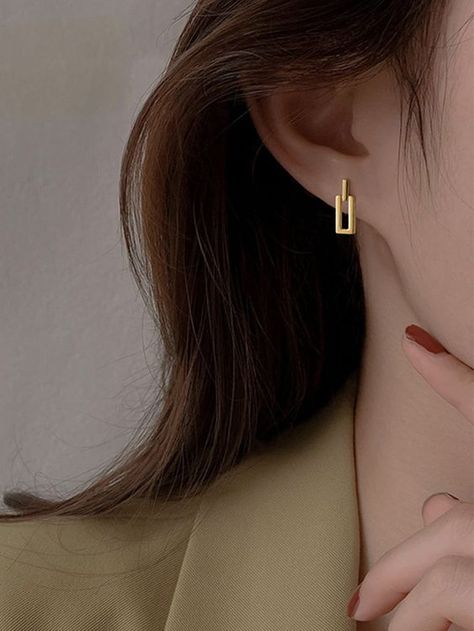 Gold Earrings Designs Modern Simple, Trendy Earrings 2024, Small Gold Earrings Indian, Extravagant Chandeliers, Gold Simple Earrings, Latest Gold Earrings Designs, Trendy Gold Earrings, Chandeliers Earrings, Modern Gold Earrings