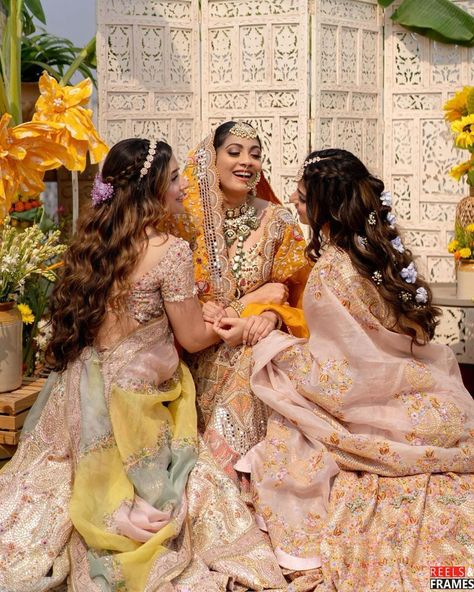 Endless laughs with your best girls. This frame is full of inspiration, this fresh summery trio is here to add that extra dose of sunshine & happiness. Swooning over all the details. Pc: dollyouup #indianbride #bride #bridesmaid #bridal #wedding #indianwedding #bff #wittyvows Bride And Sister Poses, Pose With Bridesmaid, Bride And Bridesmaids Photoshoot, Bride And Two Bridesmaids, Wedding Photo With Friends, Bridal Photography Poses With Friends, Bride Poses With Sisters, Bride Frnds Pose, Sisters Wedding Photoshoot