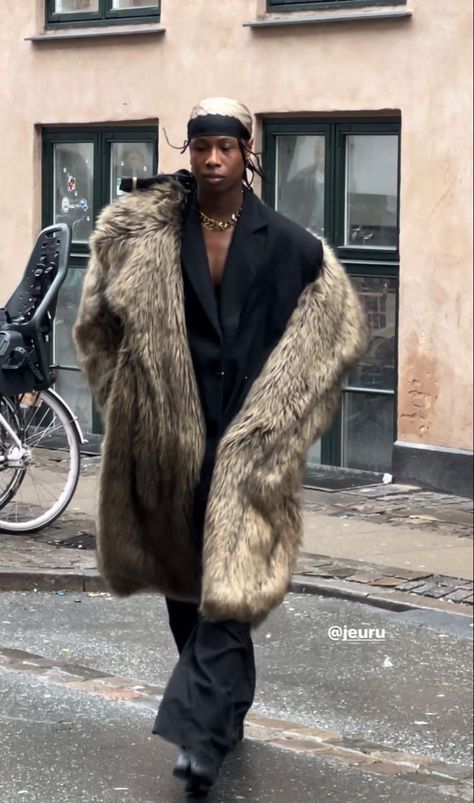 Fur Coat Outfit, Mens Fur Coat, Masc Fashion, Fashion Models Men, Cold Fashion, Mens Fur, Fits Clothes, Mens Outfit Inspiration, Fire Fits