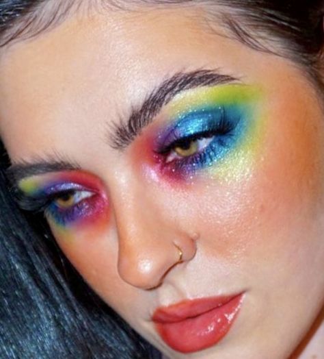 Eclectic Eye Makeup, Weird Eyeshadow Looks, Fun Make Up Looks, Crazy Eyeshadow Looks, Simple Colorful Eye Makeup, Pride Makeup Looks, Eccentric Makeup, Pride Makeup Ideas, Makeup With Gems