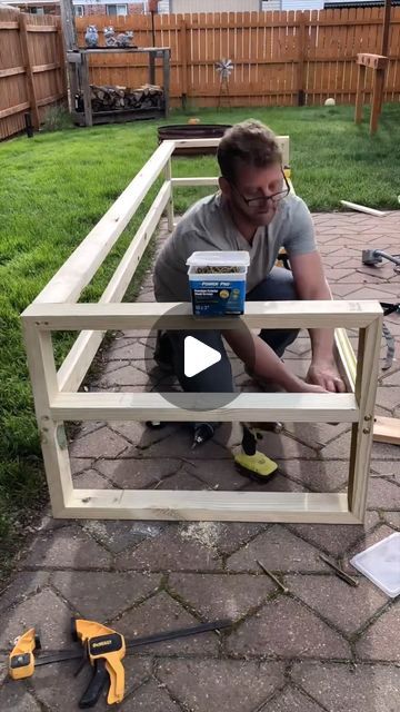 Build Outdoor Furniture Wood, Outside Couches Ideas, Outside Furniture Diy, Diy Patio Furniture Wood, Diy Garden Lounge, Diy Outside Furniture, Deck Diy Ideas, Diy Balcony Furniture, Homemade Patio Furniture Wood