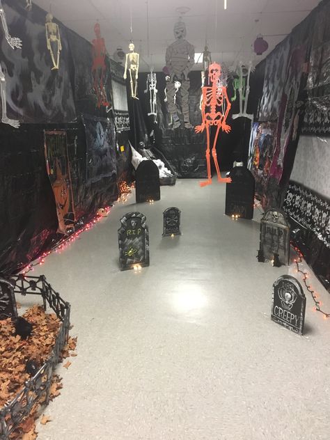 Spooky Hallway Decorations School, School Halloween Dance Decorations, School Haunted House, Classroom Haunted House, Halloween Dance Decorations School, School Halloween Dance, Halloween Hallway Decorations School, School Haunted House Ideas, Haunted Hallway