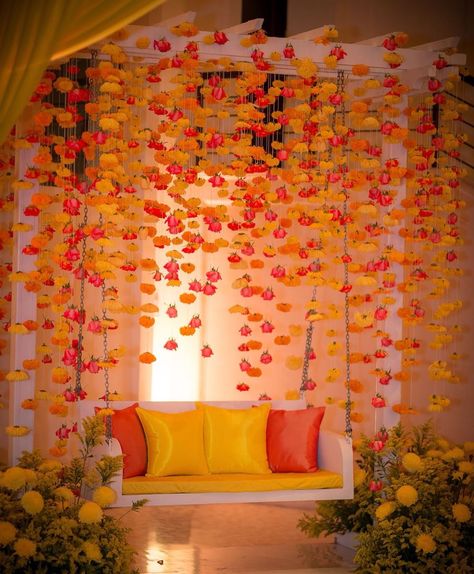 How To Plan A Budget Mehendi At Home! Mehndi Function Decoration At Home, Mehndi Function Decoration, Haldi Ceremony Decorations, Mehndi Function, Mehendi Decor Ideas, Mehendi Decor, Wedding Hall Decorations, Simple Home Decoration, Wedding Reception Backdrop