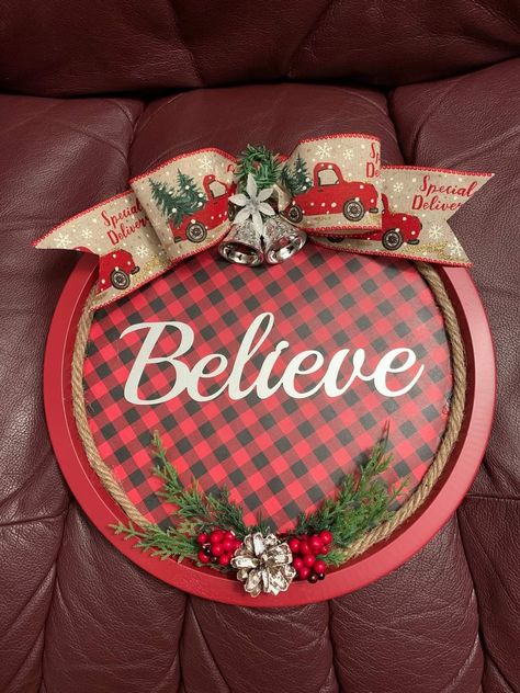 Christmas Pizza, Diy Christmas Decor Ideas, Dollar Tree Christmas Decor, Dollar Store Christmas Crafts, Christmas Crafts To Sell, Diy Christmas Decor, Dollar Store Diy Projects, Christmas Arts And Crafts, Pizza Pan