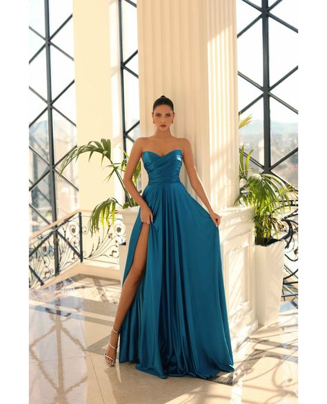 Exquisite! Captivating! Elevate your style with Nicoletta teal jersey ball gown, available for a limited time at the incredible price of $500.00 Elegant Prom, Strapless Sweetheart Neckline, Unique Prom Dresses, Burgundy Lace, Pleated Bodice, Satin Prom Dress, Dress Cover, Prom Party, Prom Party Dresses