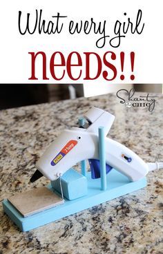 DIY Hot Glue Gun Holder... Instructions included to make this handy craft staple!! Diy Glue, Tutorial Origami, Craft Room Storage, Sewing Rooms, Craft Room Organization, Crafty Craft, Crafty Diy, Hot Glue Gun, Space Crafts