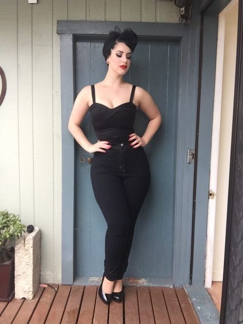 Moda Pin Up, Cabelo Pin Up, Miss Victory Violet, Victory Violet, Pinup Fashion, Rockabilly Girl, Rockabilly Outfits, Rockabilly Style, Pin Up Outfits