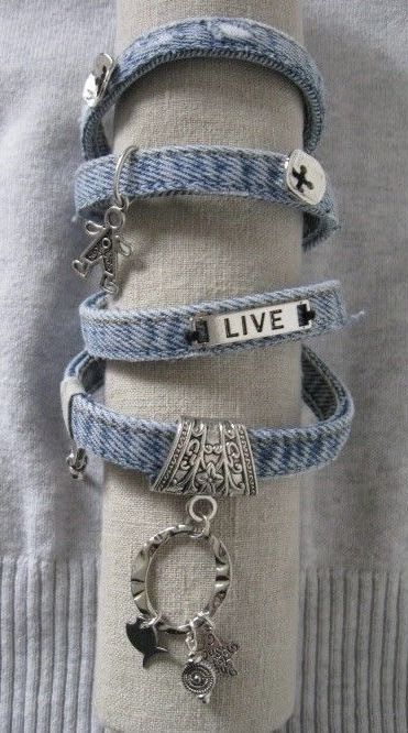 Återvinna Jeans, Artisanats Denim, Bracelets With Charms, Jean Diy, Embroidery Pictures, Denim Bracelet, Denim Crafts Diy, Blue Jeans Crafts, Denim Jewelry