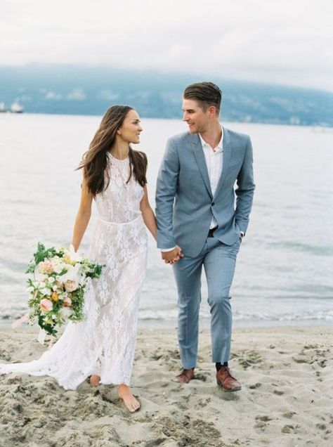 25 Stylish Beach Groom Looks That Inspire Outfit For Beach, Organic Bouquet, Beach Groom, Beach Wedding Men, Beach Wedding Groom, Beach Wedding Attire, Groom Wedding Attire, Western Wedding Dresses, Wedding Outfit Men