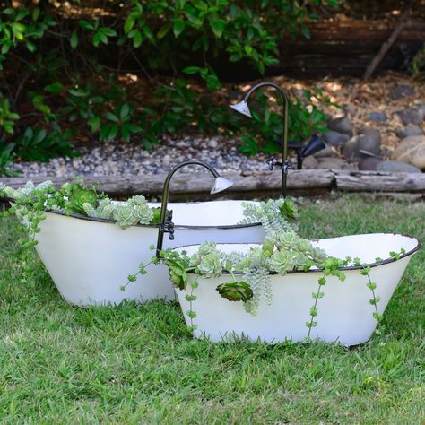 Galvanized Tub Ideas, Faucet Planter, Metal Bathtub, Metal Wash Tub, Tin Tub, Garden Diy Furniture, Galvanized Tub, Metal Tub, Tub Ideas