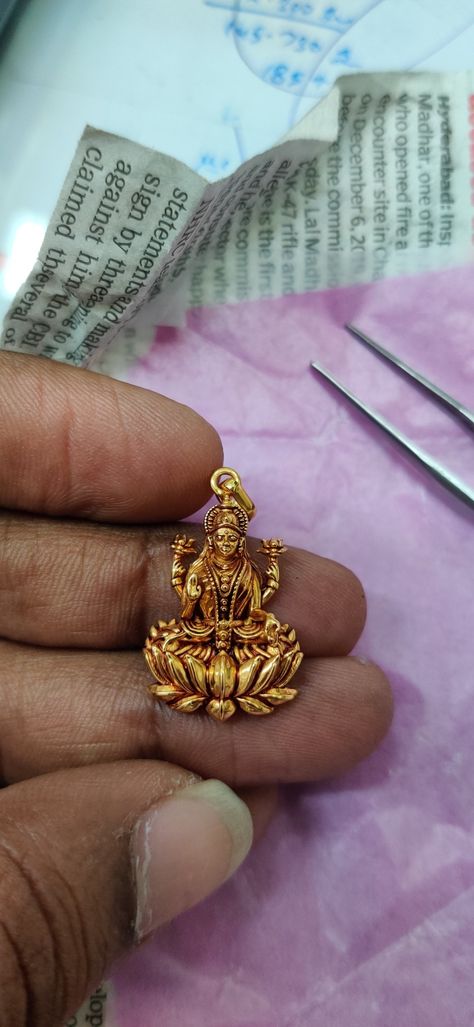 Lakshmi Devi Locket Gold Simple, God Pendants Gold, Lakshmi Pendant Gold Chain, Lakshmi Devi Dollar Gold, Molathadu Designs Gold For Women, Temple Jewellery Earrings Gold, God Lockets In Gold, Gold Jewelry Simple Necklace Pendants, God Pendent Gold