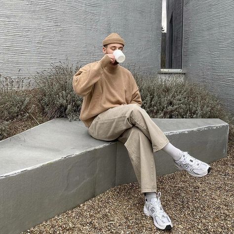 Fall Street Styles, Air Force 1 Outfit Men, Minimal Outfit Summer, Nb Sneakers, Men Minimalist Fashion, Khakis Outfit, Nike Air Force 1 Outfit, Winter Fashion Trends, Minimalist Streetwear