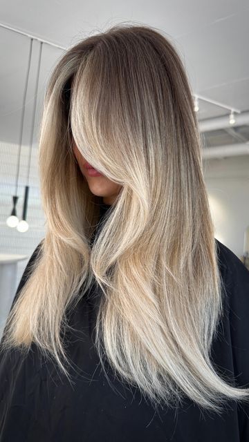 Fading Blonde Hair, Smudged Root Blonde Balayage, High Impact Balayage, Brown Roots Blonde Balayage, Blonde Root Fade, Faded Blonde Hair, Brown Into Blonde Hair, Brown Root Blonde Hair, Blond Hair Brown Roots