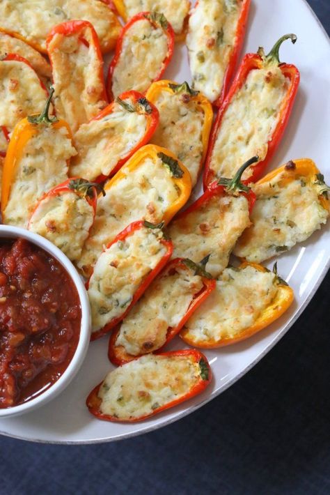 Cheese Stuffed Sweet Peppers, Mini Peppers Recipes, New Years Appetizers, Cheesy Appetizer, Fancy Appetizers, Mini Sweet Peppers, Hot Appetizers, Make Ahead Appetizers, Appetizers For A Crowd