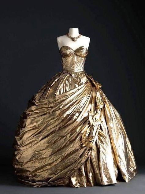 Gown designed by Edith Head for Grace Kelly in "To Catch a Thief," 1955. Masquerade Ball Costume, Long Brown Dress, Brown Gown, To Catch A Thief, Edith Head, Dresses Brown, Hollywood Costume, Gold Gown, Photo Grid