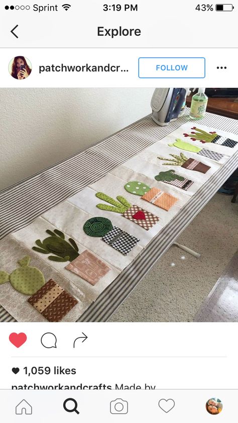 Cute Patchwork Table Runner, Quilting Designs Patterns, Table Quilts, Applique Quilting, Patchwork Quilt Patterns, Pola Sulam, Quilted Table Runner, Quilted Table Runners, Wall Quilts