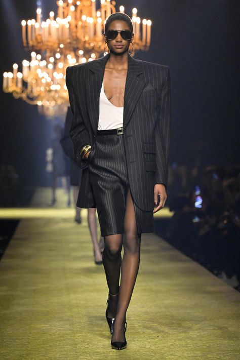 Ysl Fashion Runway, Big Shoulders Women Outfit, Ysl Fashion Show, Ysl Outfit, Saint Laurent Fashion Show, Ysl Fashion, Yves Saint Laurent Fashion, Saint Laurent Fashion, Earrings Square