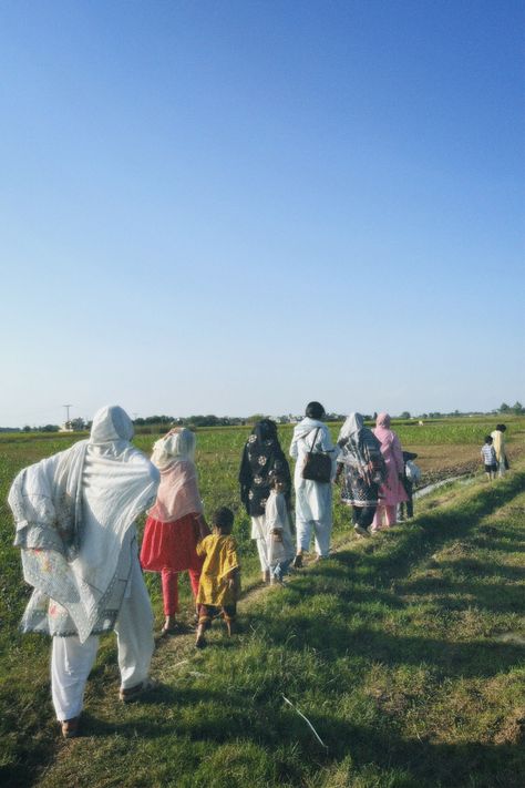 #village#olddays#vintage#pakistan#life#desi Pakistan Village, Vintage Pakistan, Village Life, The Village, Day Trip, Walk In, Desi, Pakistan, Quick Saves